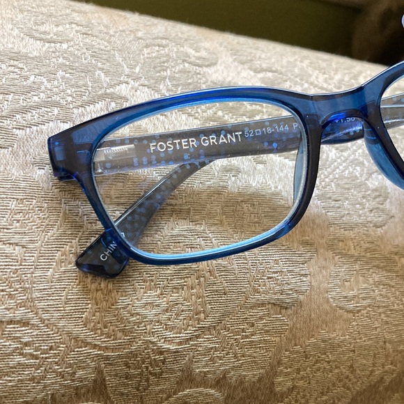NWT Foster Grants Parissa reading glasses and coordinating case. - Picture 4 of 7
